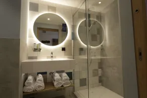 Hampton by Hilton Olsztyn - Bathroom