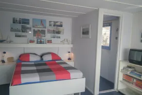 8 Pers Chalet Carla in Front of the Lauwersmeer and own Fishing Pier - Habitación