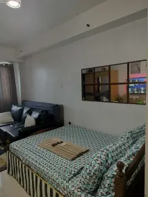 Modern Condo in Quezon City with Private Pool and City Views - Chambre