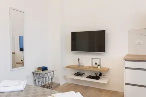 Bright and Modern Main Square Studio - Room