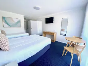 Pelican Motor Inn - Room