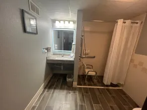 AmericInn by Wyndham Lincoln North - Badezimmer