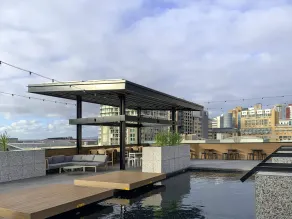 Adelaide Rockford - Piscine