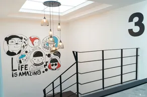 All day hostel at BTS Bang Chak - Entrada (vista interior)
