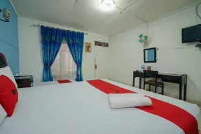 RedDoorz Syariah near Jalan Asahan Pematang Siantar - Habitación
