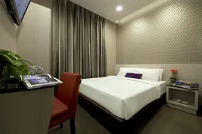 V Hotel Bencoolen - Room