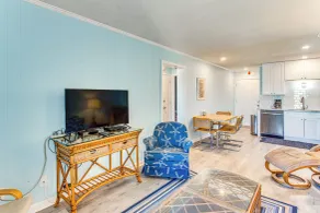 New Listing- Lovely 2BR Ocean View, steps to beach - Interior