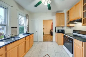 Charming Long Island Home w/ Fenced Yard! - Interni