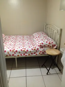 Toronto Travellers Home - Room