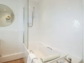 Honeysuckle Cottage - Badezimmer