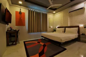 Manomay - Rom
