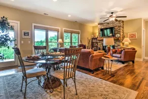 Center Hill Lake Rental: Steps to Hurricane Marina - Interiör