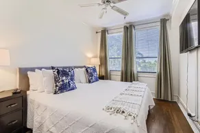 Palm Beach Hotel with Juliette Balconies! 2 blocks from beach! Historic Landmark - Chambre
