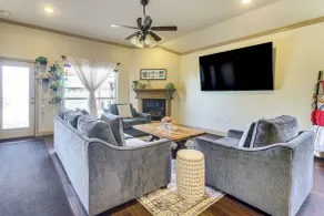 Pool & Hot Tub! Dog-friendly Awaysis in SE Austin - Innvendig