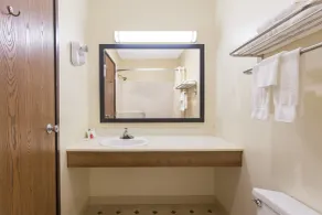 Super 8 by Wyndham Eau Claire I-94 - Salle de bain