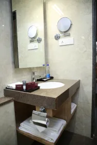 Native By Chancery Hotels - Bathroom