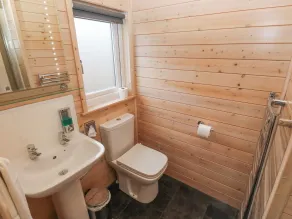 Dovestone Secluded Luxury Lodges - Pets Welcome - Badrum
