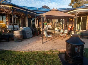 TAJMABARN, 3 Schlafzimmer 40 ACRE Farmstay at Fullcircle Farm. Privater Kurzurlaub. - Restaurant