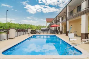 Super 8 by Wyndham Columbia - Piscine