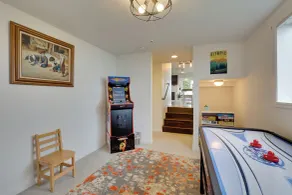 Chic Port Angeles Home w/ Oceanfront Balcony! - Innvendig