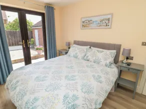 6 Fairfax Close - Room