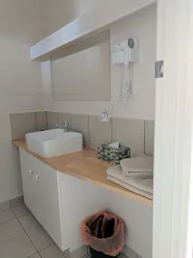 Lake Bolac Motel - Bathroom