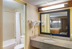 Stayable Jax West - Bathroom