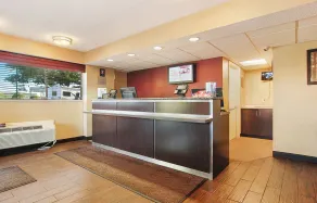 Red Roof Inn Canton - Lobby