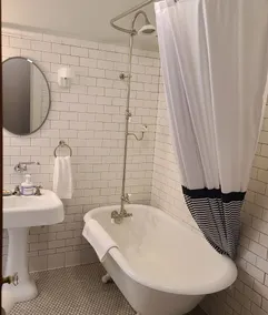 Four Mounds Inn - Bathroom