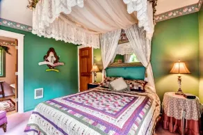 'Astoria Painted Lady' Historic Apt w/ River View! - Værelse