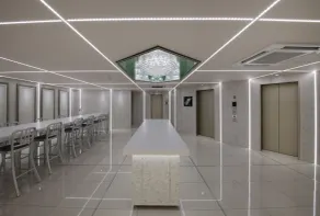 N Hotel - Hall
