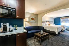 Holiday Inn Express Hotel & Suites Salina by IHG - Zimmer