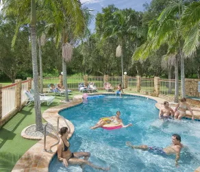 Glen Villa Resort - Pool