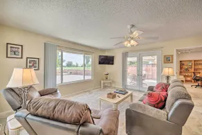 Quiet Sun City Home w/ Grill - Golf & Hike Nearby! - Intérieur