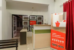 RedDoorz Syariah near Ciledug Station - Réception