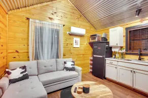 Cozy Onalaska Cabin ~ 2 Mi to Lake Livingston! - Innvendig