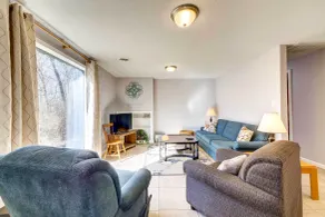 Pet-Friendly Youngstown Cottage w/ Yard - Intérieur