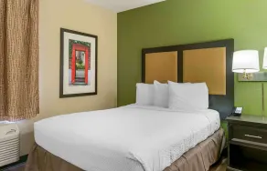 Extended Stay America Suites - Detroit - Madison Heights - Room