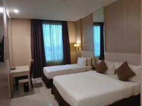 Grand Paragon Hotel - Room