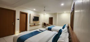 Hotel The Avirajan - Chambre