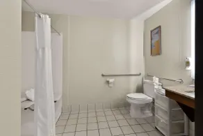Comfort Inn & Suites Fremont - Badezimmer