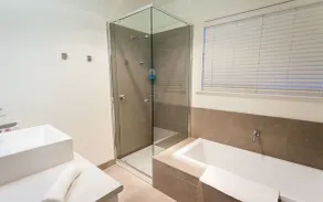 Point Lonsdale 1 Bedroom Apartment - Bathroom