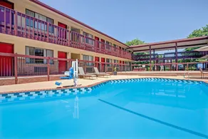Super 8 by Wyndham Albany Corvallis - Piscine