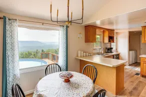 Serene Trenton Home w/ Pool & Mountain Views! - Innenbereich