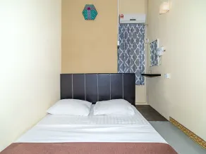 SPOT ON 90042 One Plaza Eco Hotel - Room