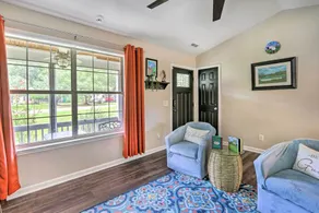 Peaceful Beaufort Home w/ Front Porch + Grill - Interiör