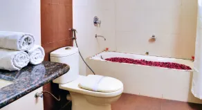 Regal Hotel - Bathroom