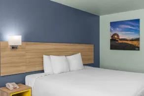 Days Inn by Wyndham Pratt - Rom