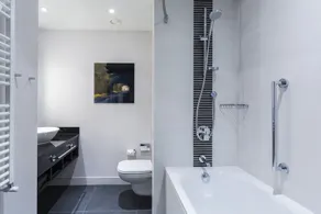 Hilton Garden Inn Krakow Airport - Bathroom