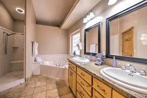 Hurricane Home w/ Pool & Spa ~ 25 Mi to Zion! - Innvendig